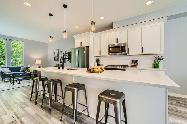 Photo - Spacious end-unit 3 bed townhome near Seat...