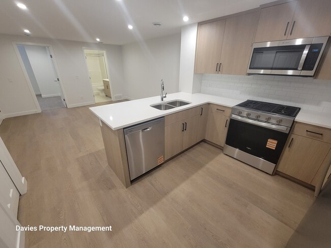 Photo - 2222 Muckleplum Cres SW