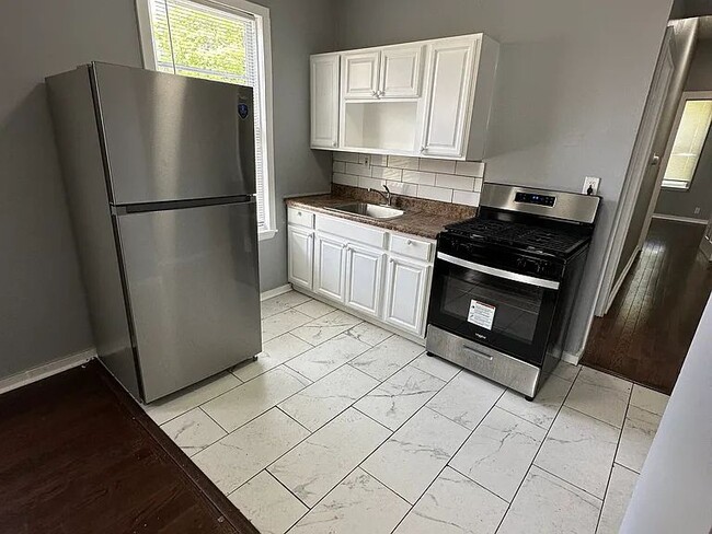 Photo - 593 Winchester Ave Unidad #3L