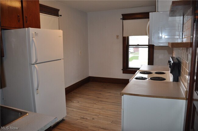 Photo - 11 E Main St