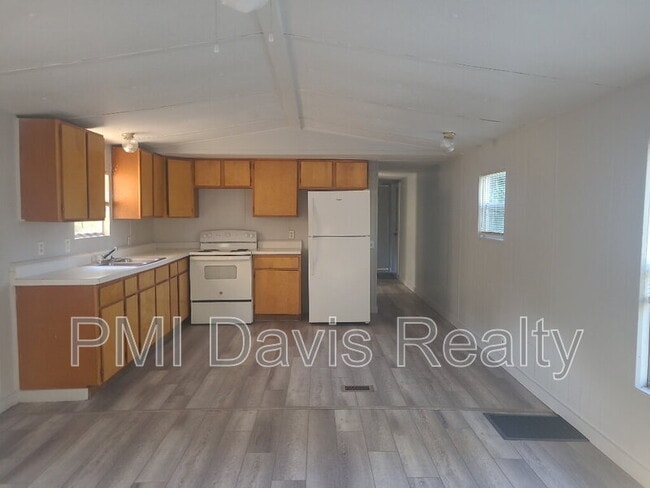 Photo - 4674 Mayflower St