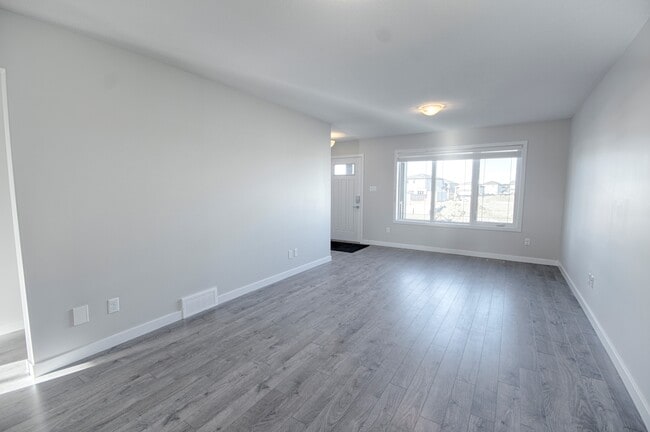 Photo - 739 Coalbrook Close W Unité 739 Coalbrook Close W