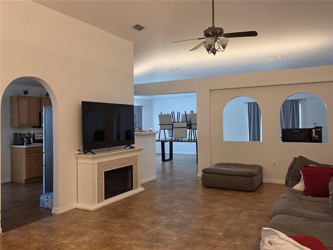 Photo - 2215 Kingscrest Cir