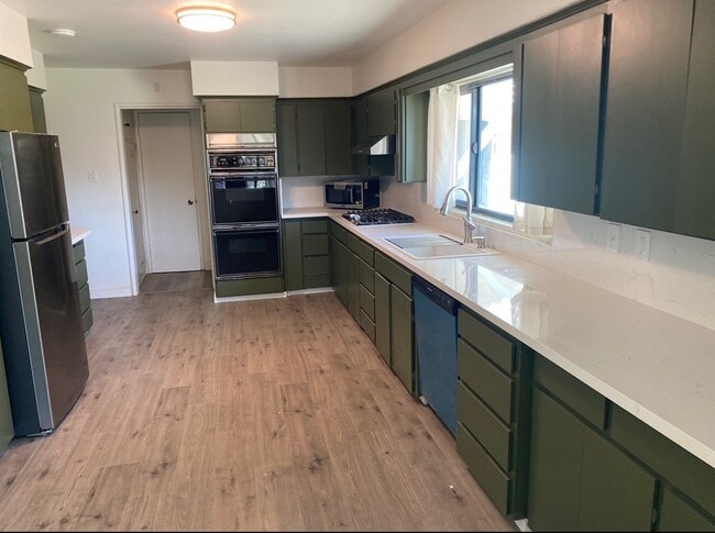 Photo - 109 S Park Dr