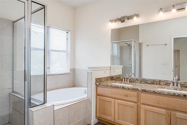 Photo - 1300 Chicon St