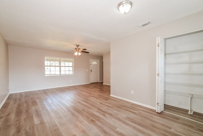 Photo - 670 Hibiscus Rd