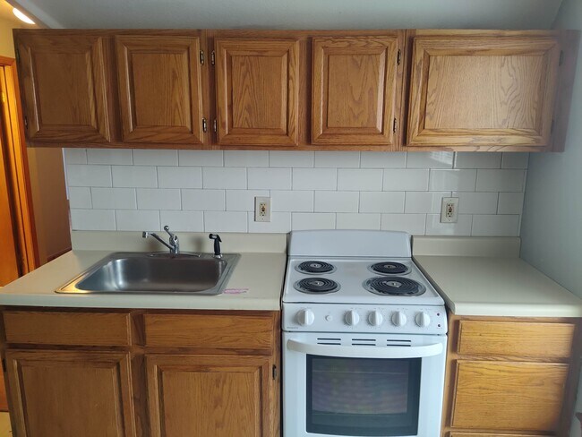 kitchen - 15 Appleton St Apartments Unit 3
