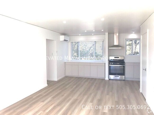 Building Photo - Renovated 1 Bedroom in Los Alamos.  With A... Unit 5 Rental