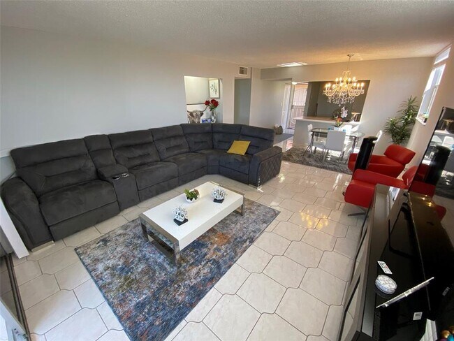 Photo - 410 NW 68th Ave Unidad 515