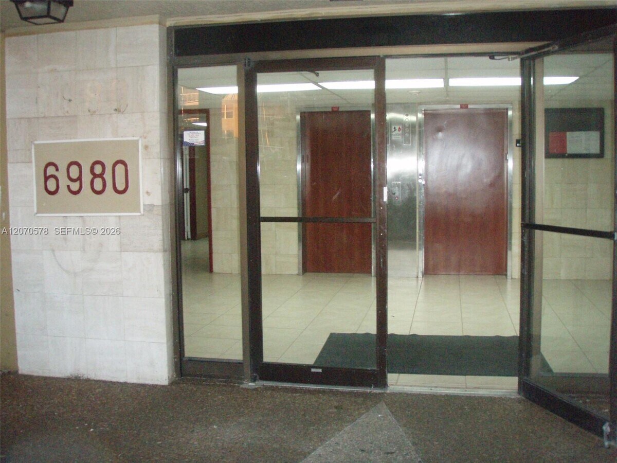 Photo - 6980 NW 186th St Unidad 3-522