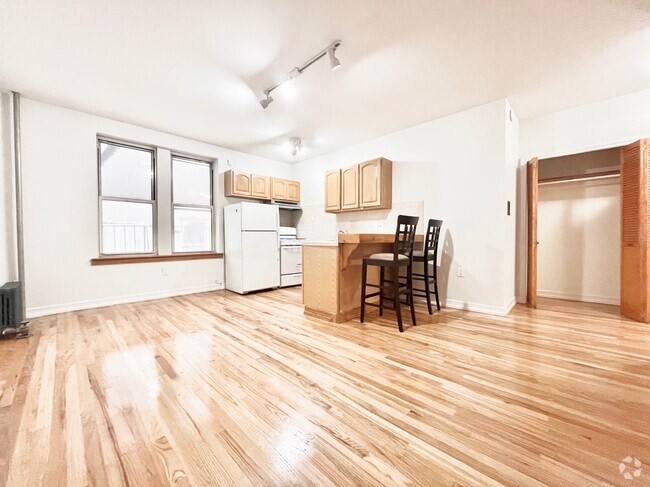 Building Photo - 707 W 171st St Rental