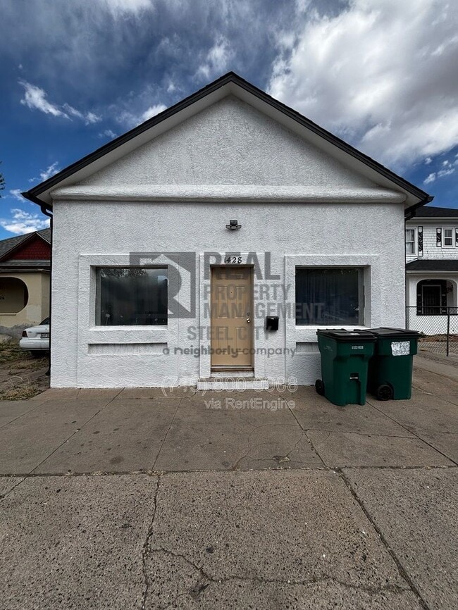 Building Photo - 1428 E Orman Ave