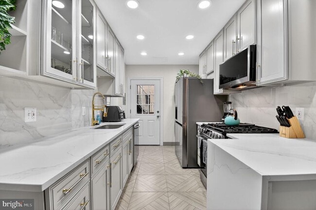 Photo - 1919 19th St NW Unit 302