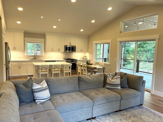 Photo - 3016 Memory Ln