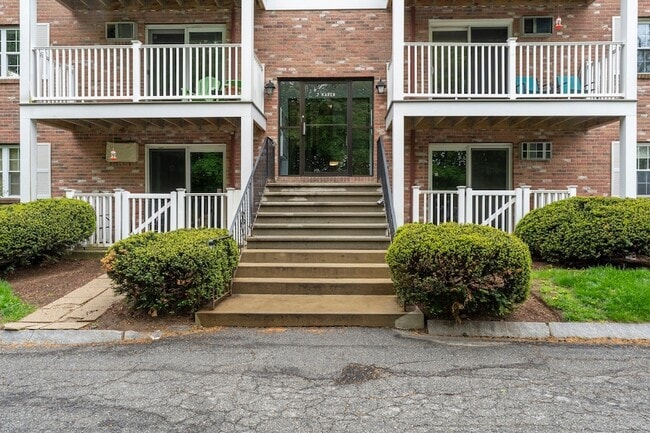 Building Photo - 7 Karen Cir Unit 2