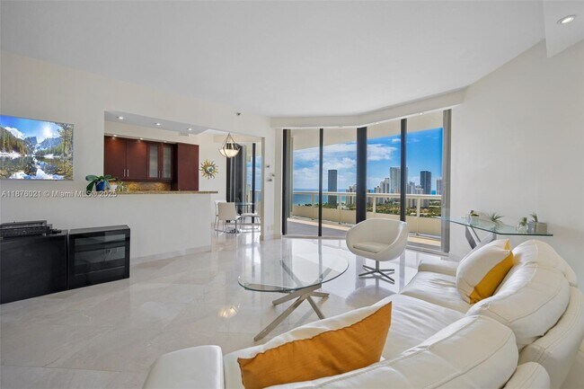 Building Photo - 20191 E Country Club Dr Unit TS8 Rental