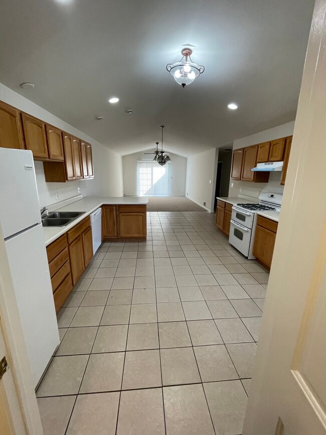 Photo - 7667 E 108th Ave
