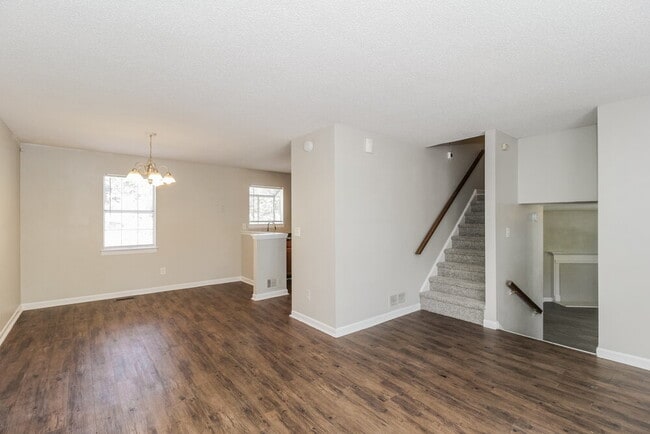 Photo - 3467 Meadowland Pl SW