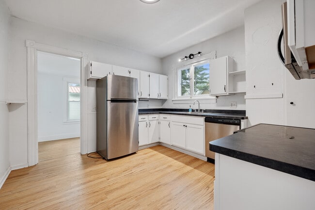 Photo - 253 Benton St
