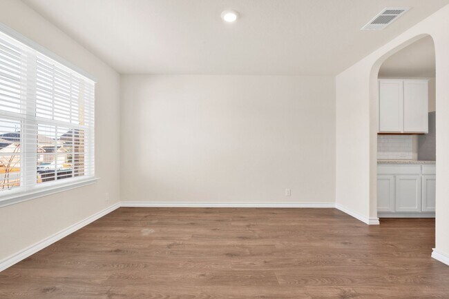 Photo - Spacious 5-Bedroom Beauty in Redbird Ranch –  with Community Perks!