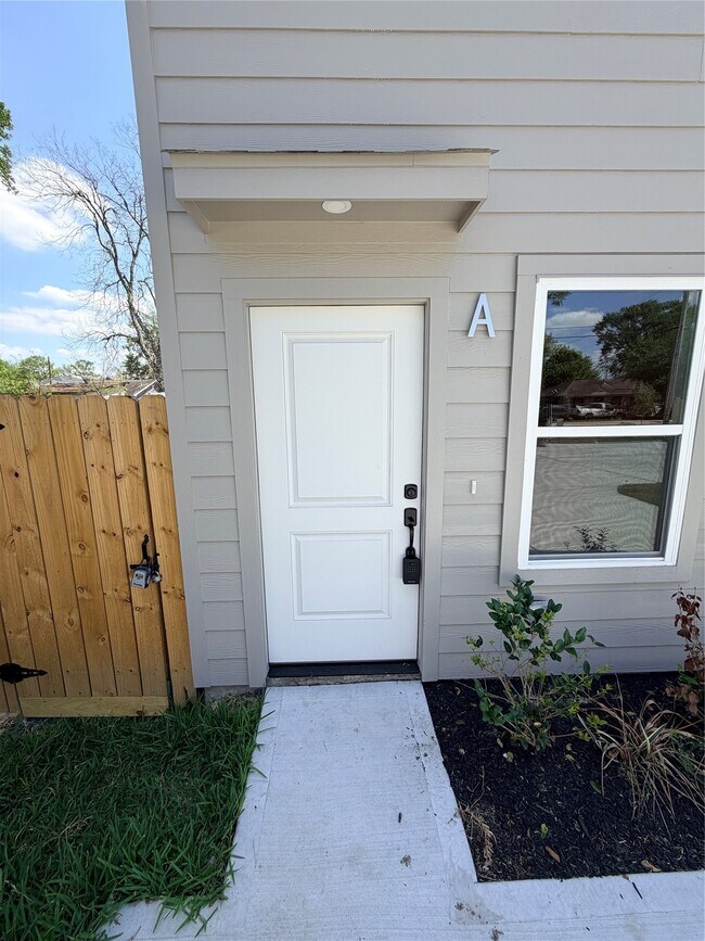 Photo - 1031 North Ln