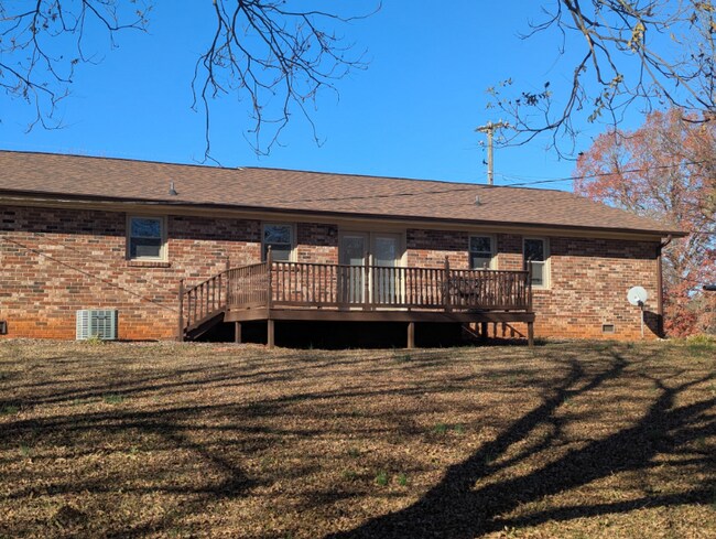 Photo - 201 Acorn Dr