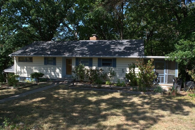 Building Photo - Marvelous 4 Bed 2.5 Bath House In Quarry H...