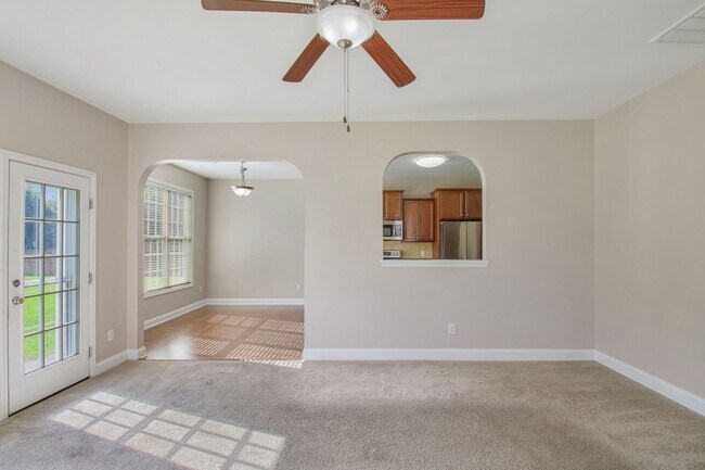 Photo - 159 River Winding Rd