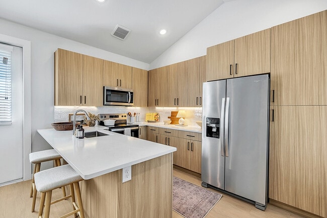 CR6_0201 cai chen - Greenway Village at the Link