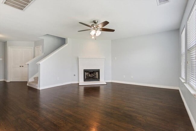 Photo - 1450 Newbury St