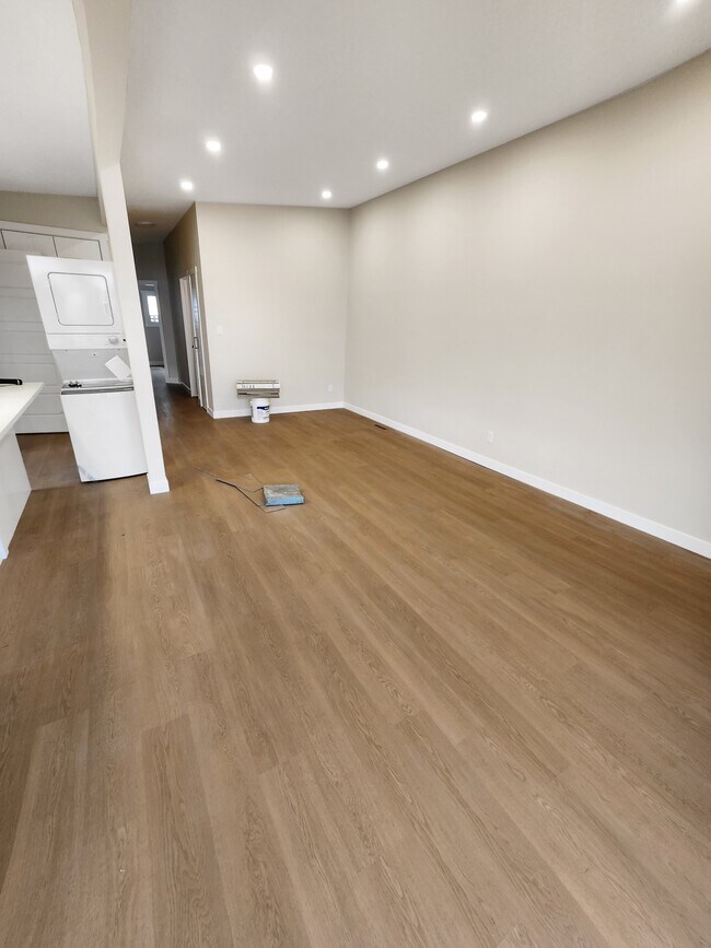 Photo - 6333-6334 4 St NW