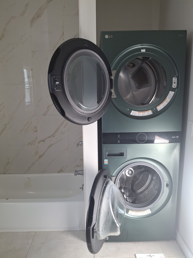 Photo - 400 Orange St