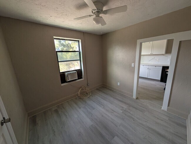 Photo - Studio Apartment for Rent – Kenmare Apartments, Nokomis Unidad 401 Colonia Ln, E. #8