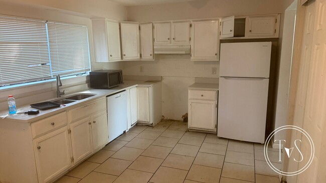 Photo - RATE DROP ALERT (was $1590/month)!