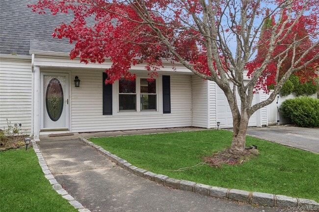 3 Meadowgrass Ln