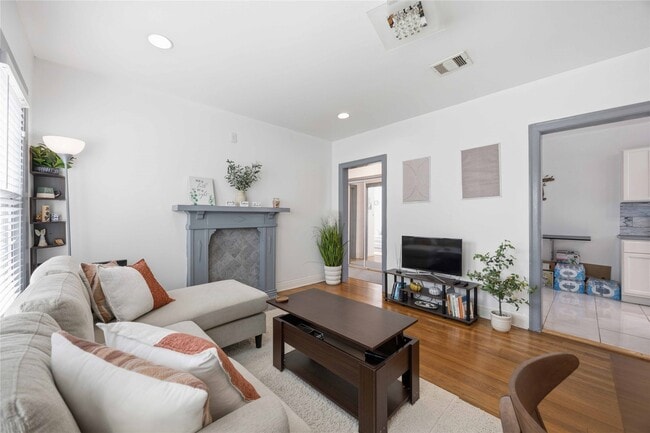 Photo - 1546 Lombardy St