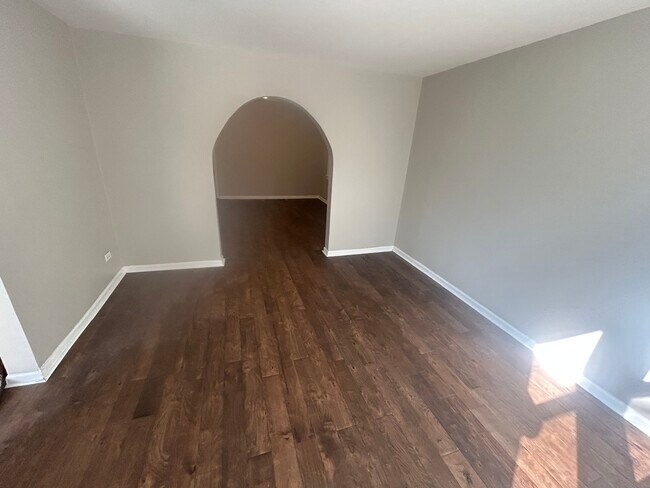 Photo - 644 W 49th St