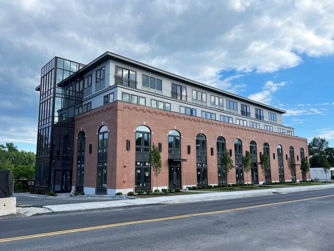 Building Photo - 80 Bridge St Unit 207 Rental