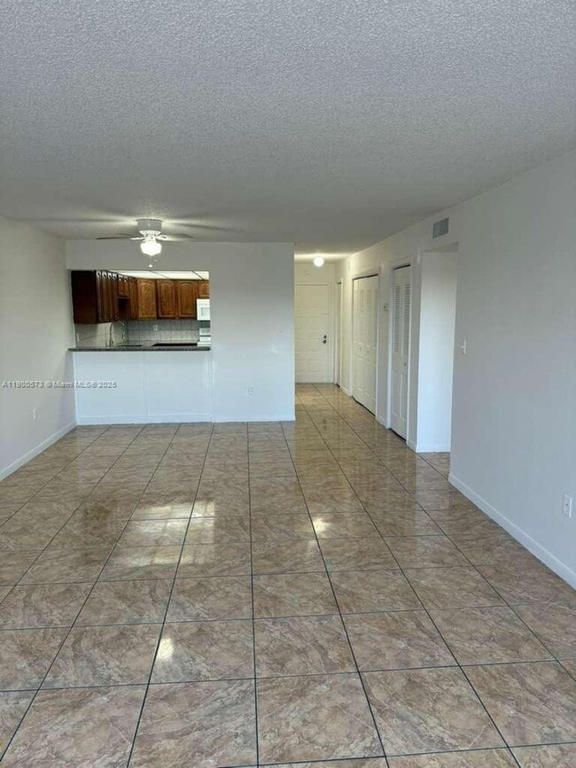 Photo - 7000 NW 186th St Unidad 4-226