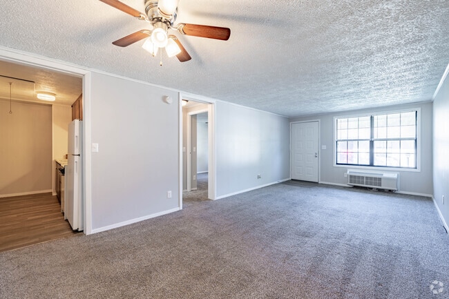 1BR, 1BA - 560SF - Living Room / Kitchen