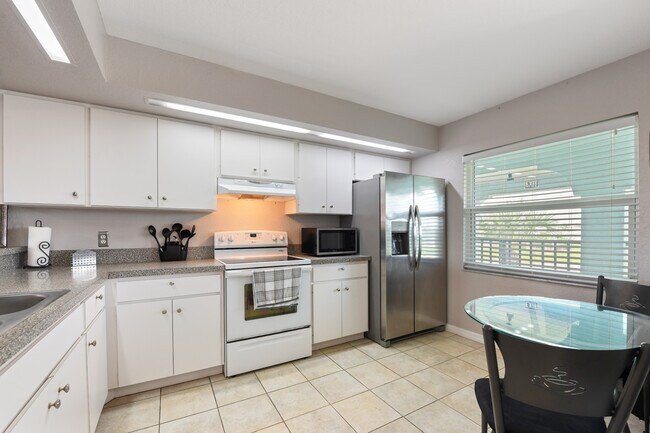 Photo - 449 Royal Poinciana Unidad 221