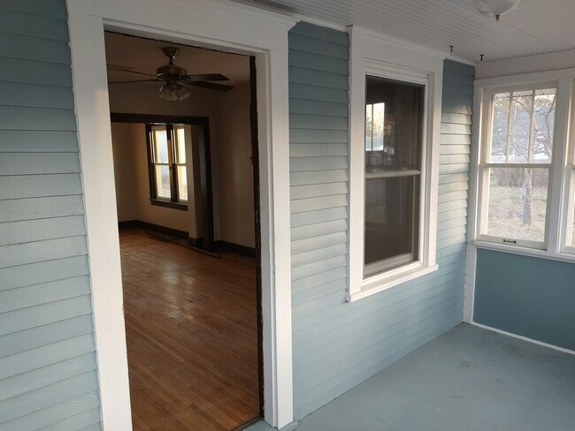 Photo - 911 Willow St