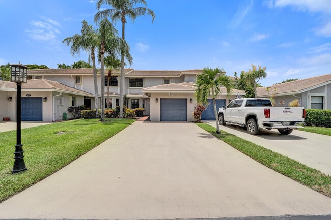 Building Photo - 635 Northshore Dr