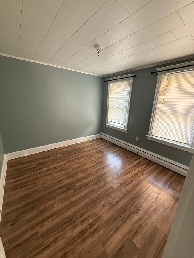 Photo - 76 Lounsbury Ave Unidad 2nd floor