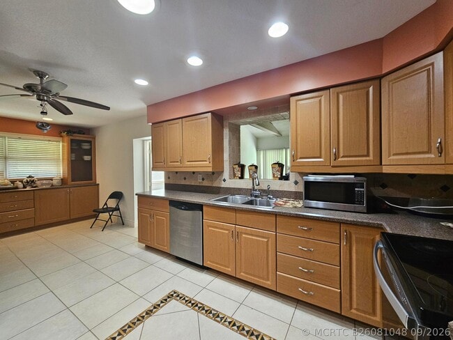 286 NE Brunson Ct