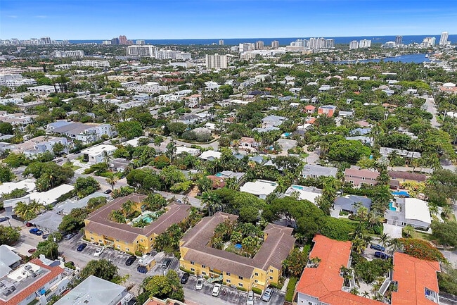 Building Photo - 729 NE 16th Ave Unit 729D