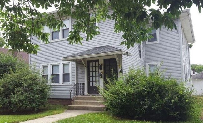 Building Photo - Pre-Leasing 2 Bedroom 1 Bathroom in West L... Unit 203 1/2 Rental