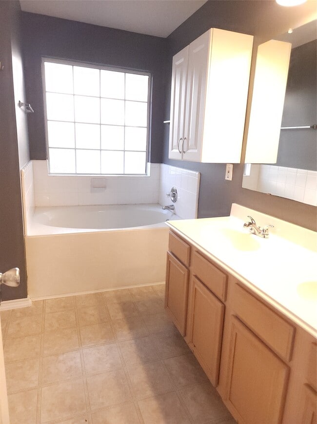 Photo - 3827 Brook Garden Ln