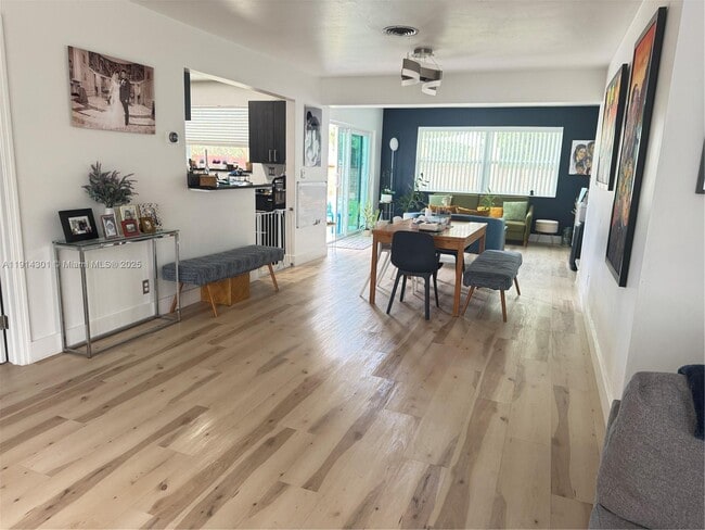 Photo - 3807 Hayes St