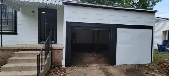 Photo - 3633 W College St